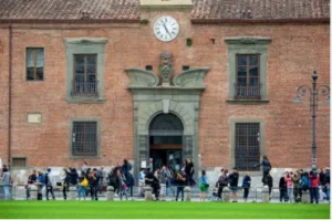 Sant'Anna Pisa scholarship international PhD research Italy 2026